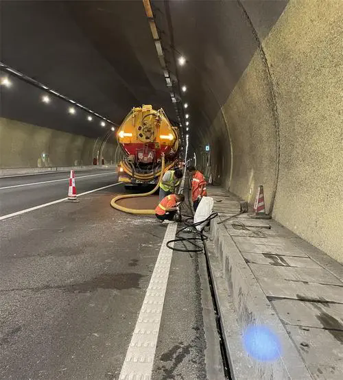 建水隧道排水渠清淤